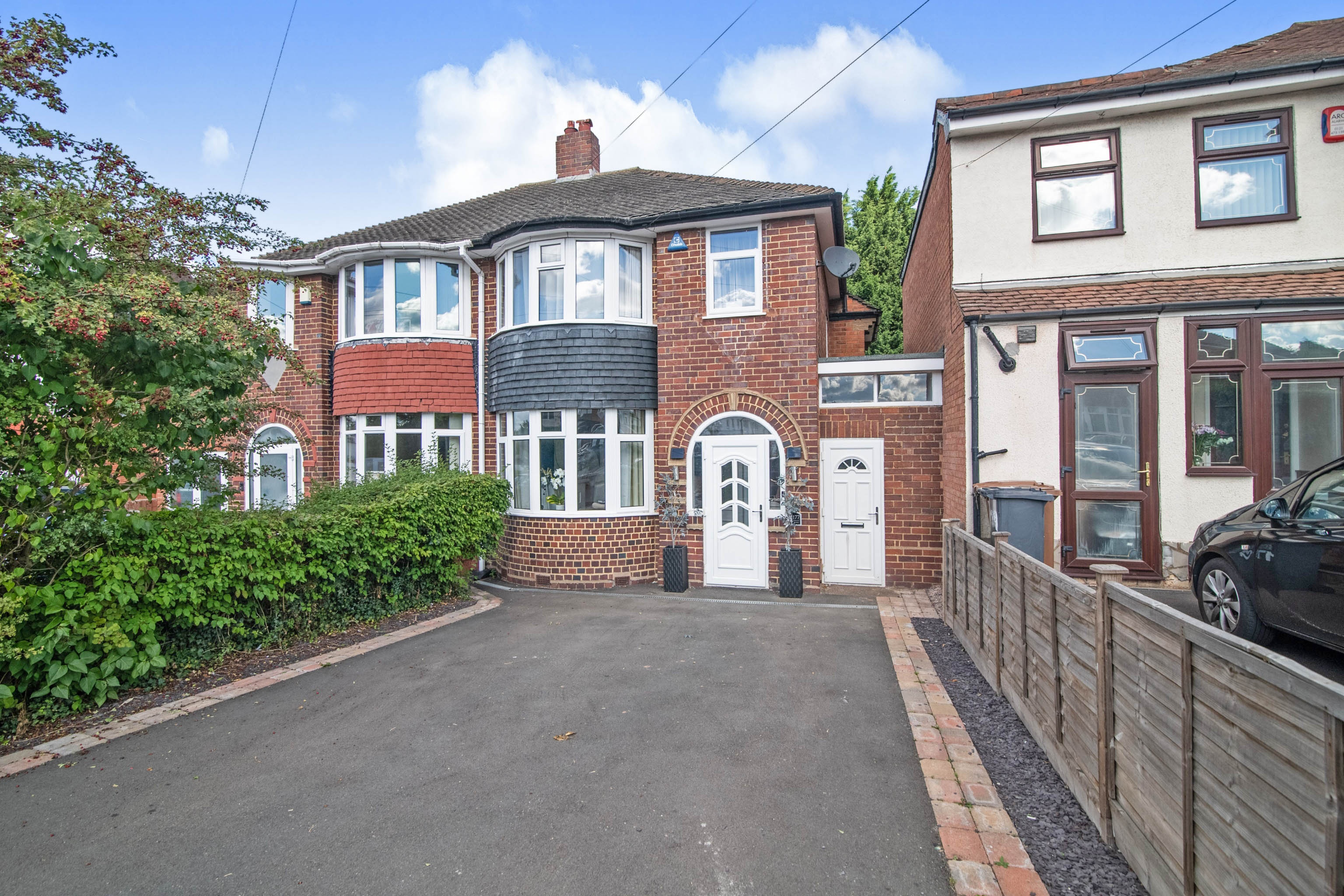 3 bedroom semidetached house for sale in Valley Road, Solihull, B92 9AZ