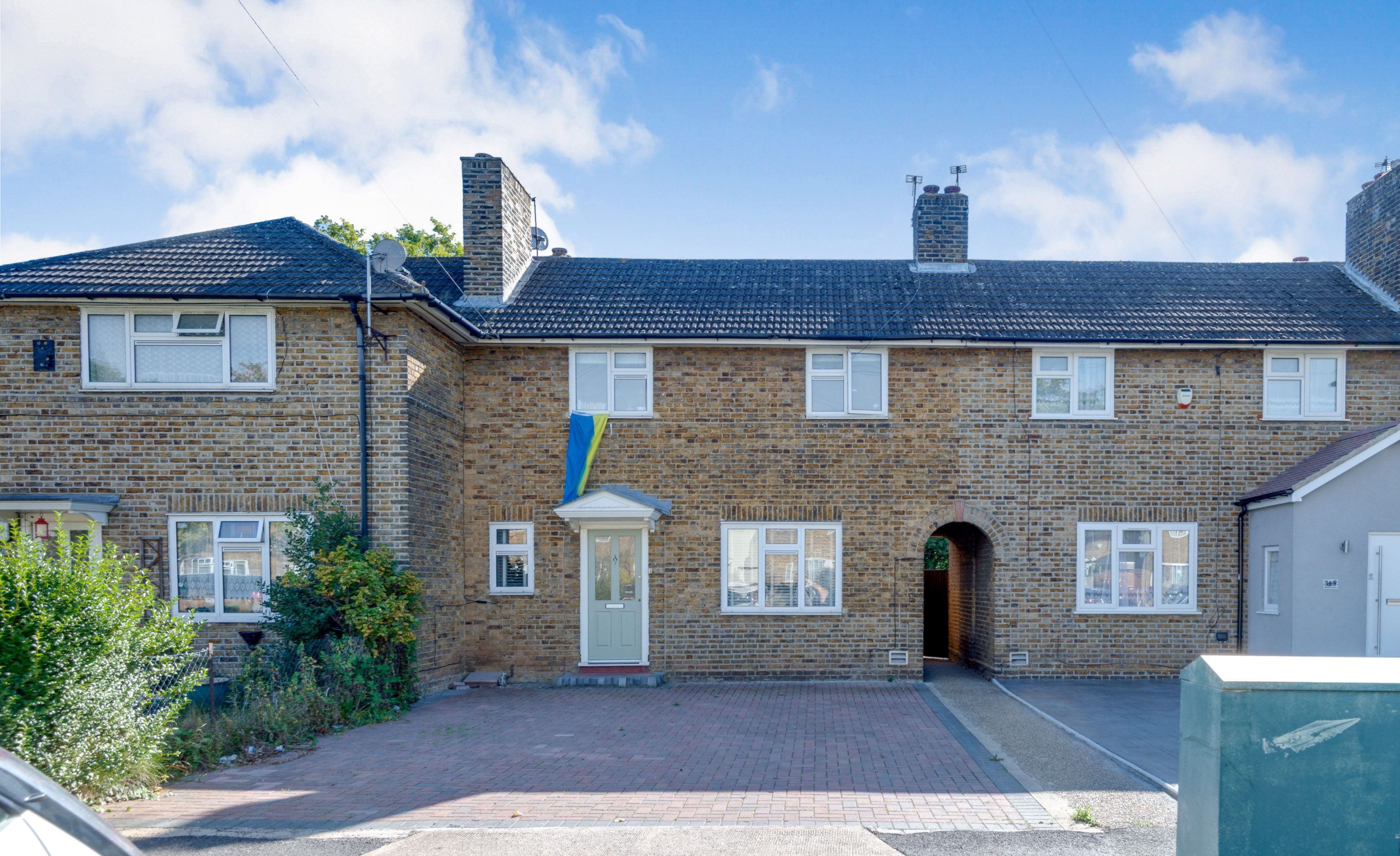 3 bedroom terraced house for sale in Whitethorn Avenue, West Drayton, UB7 8LD