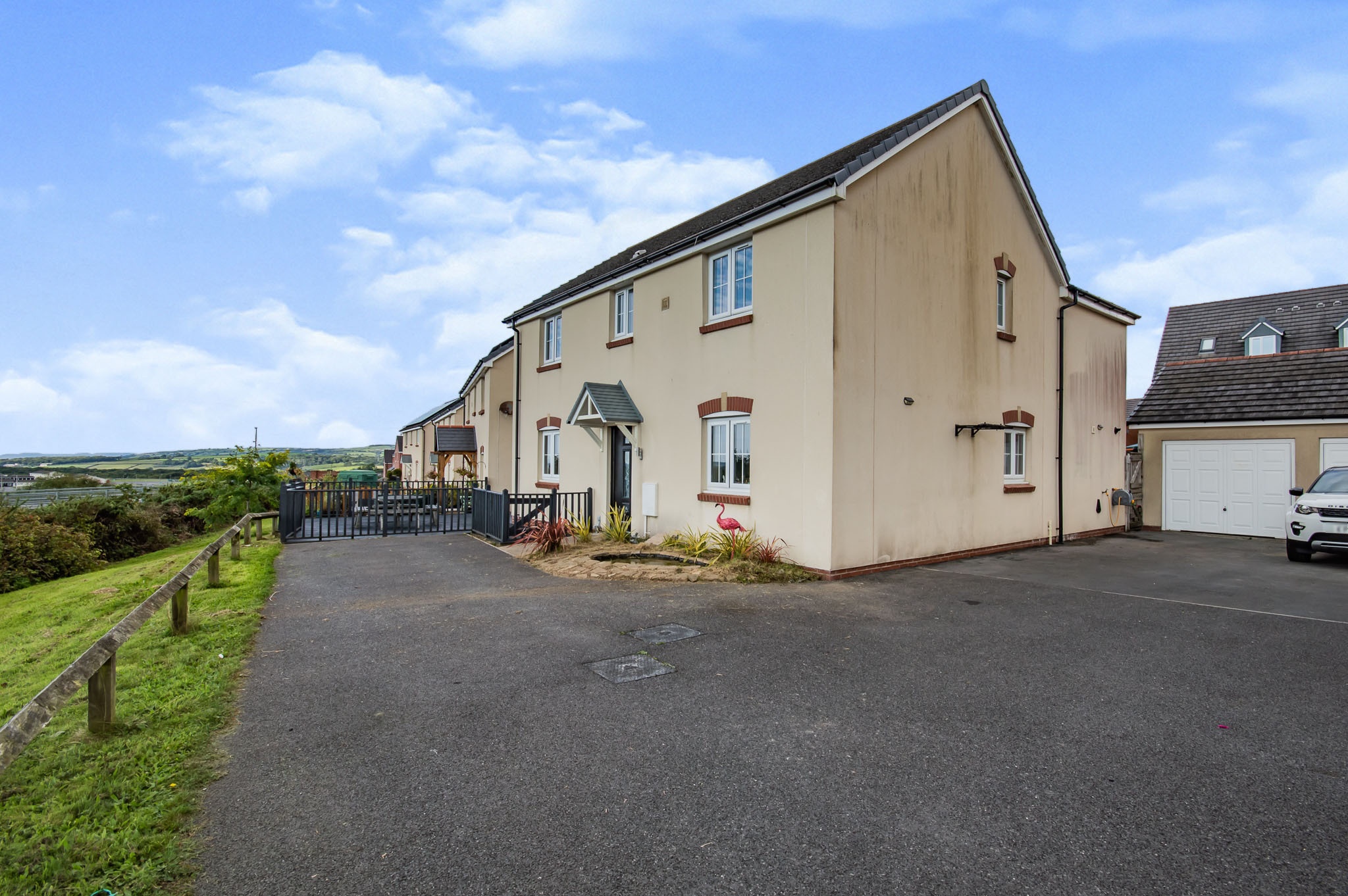 4 bedroom detached house for sale in Allt Y Sgrech, Kidwelly, SA17 4HX