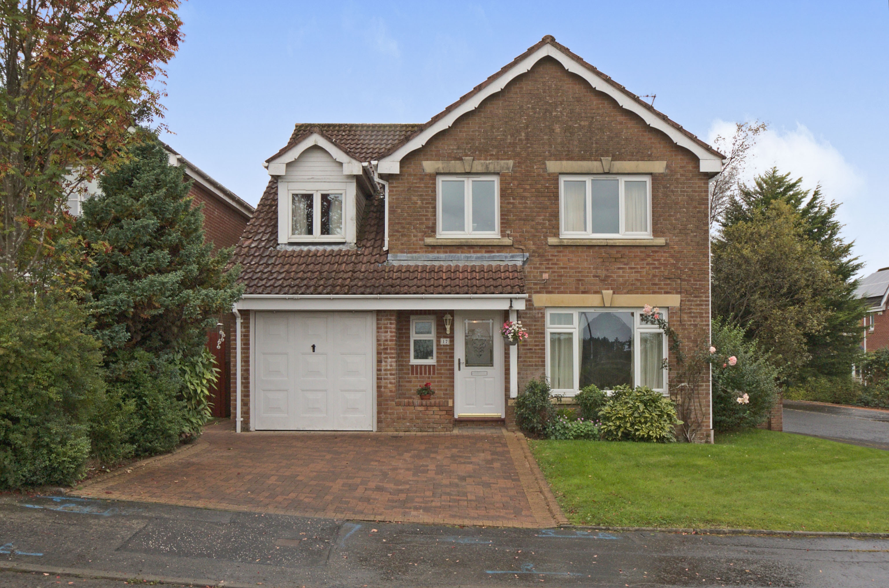 5 bedroom detached house for sale in Ratho Drive, Glasgow, G68 0GA