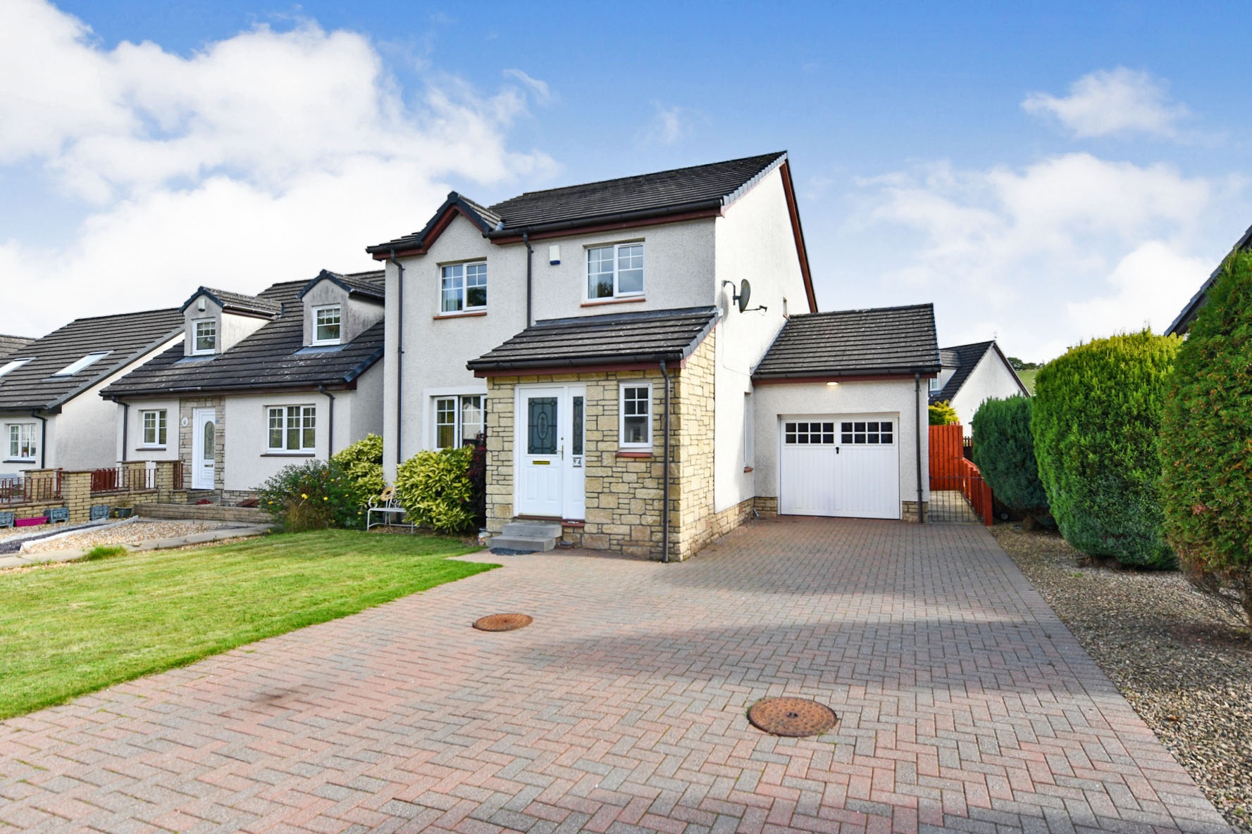 4 bedroom detached house for sale in Burn O'need Way, Catrine, KA5 6EP