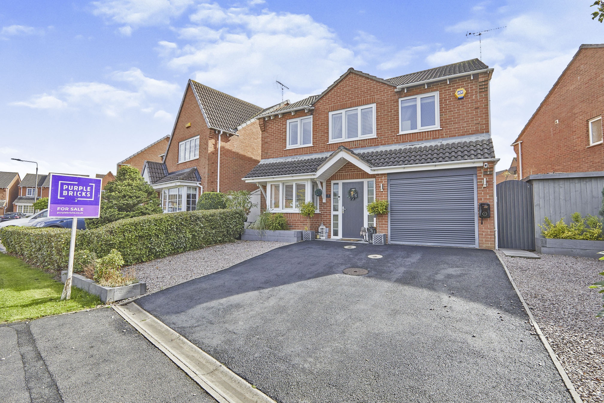 4 bedroom detached house for sale in Mansfield Close, Swadlincote, DE11 8NA