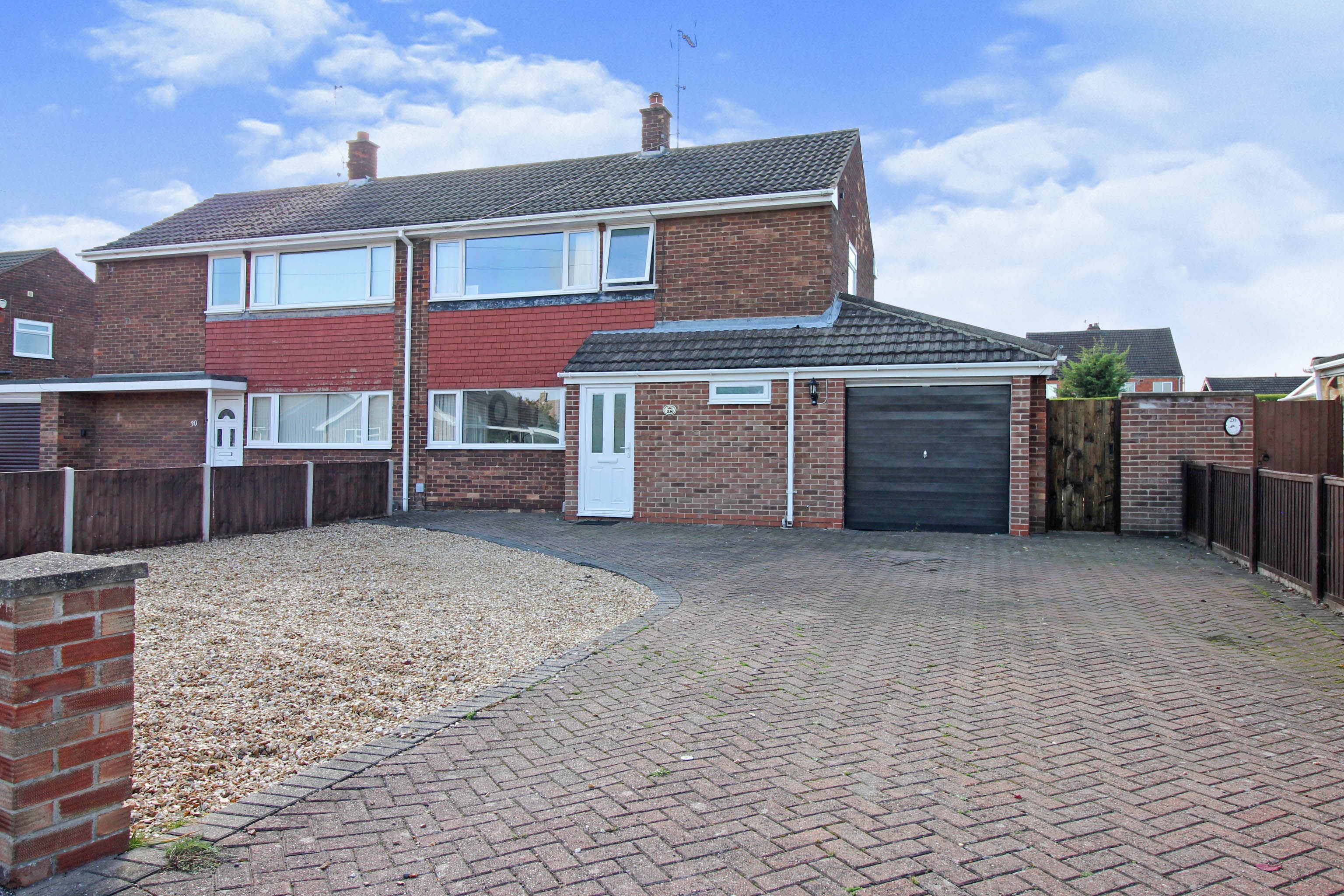 3 bedroom semidetached house for sale in Russell Avenue, Balderton