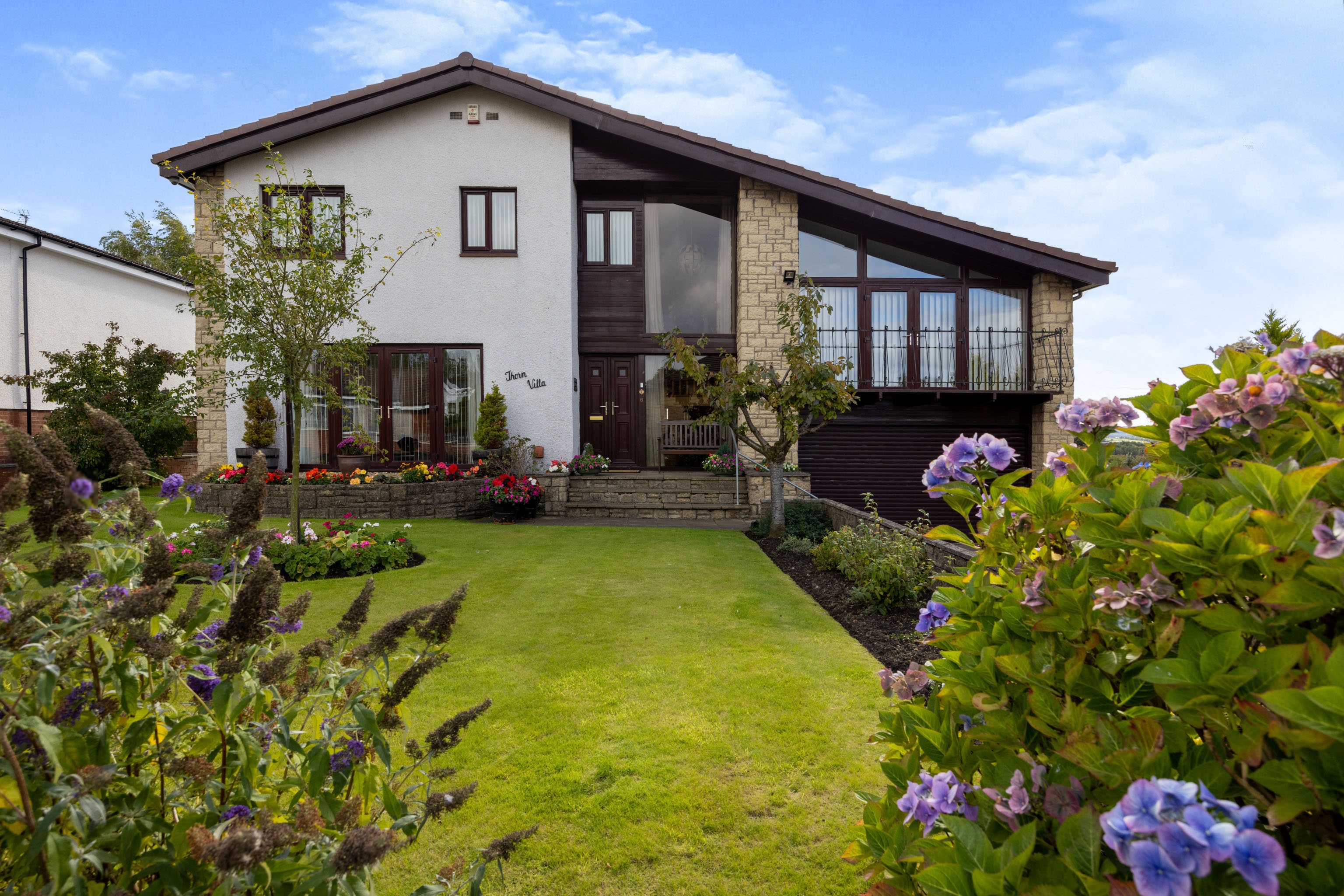 4 bedroom detached house for sale in Sneddon Avenue, Wishaw, ML2 8DX