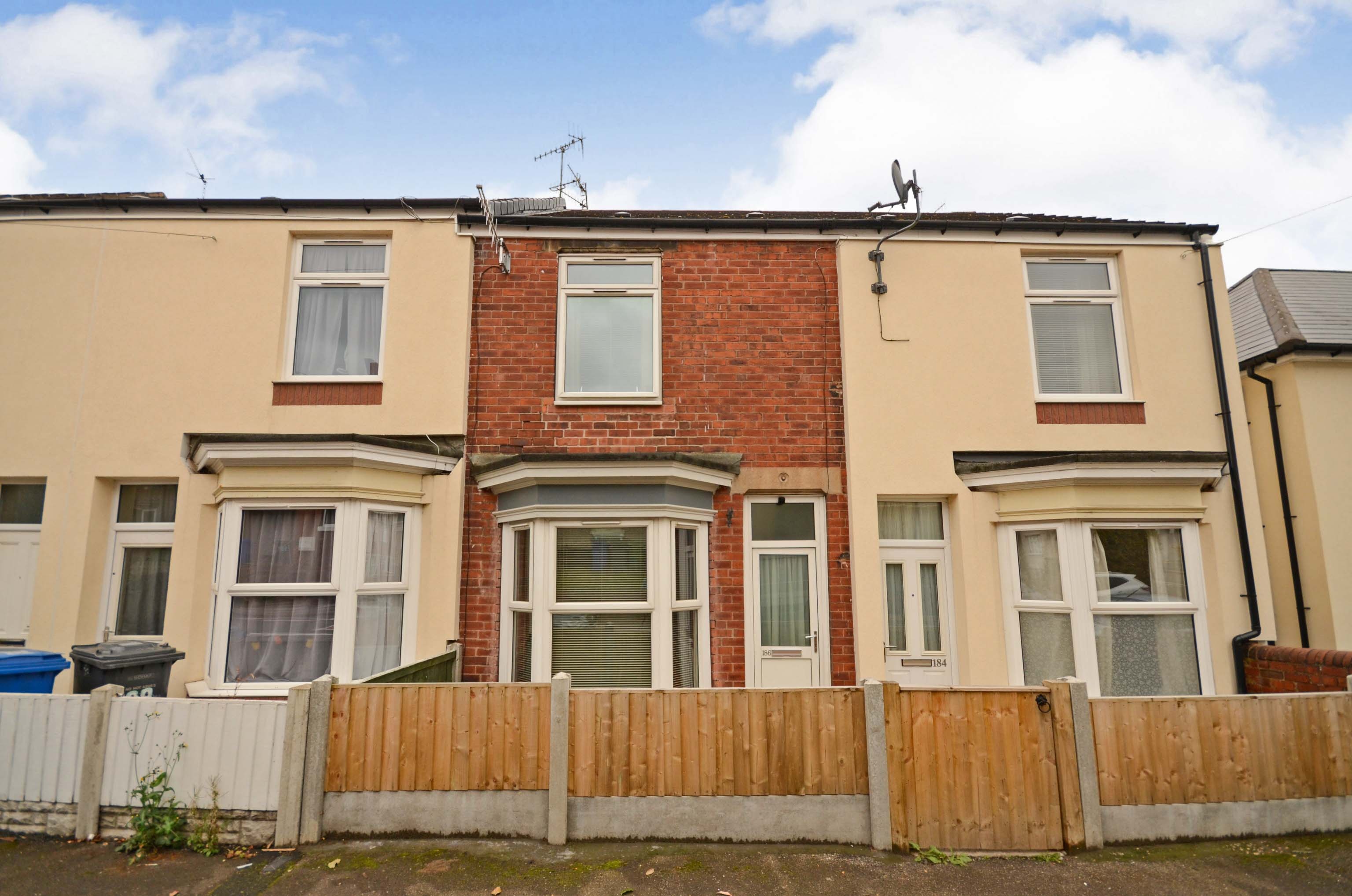 2 bedroom terraced house for sale in Prospect Road, Chesterfield, S41 9DQ