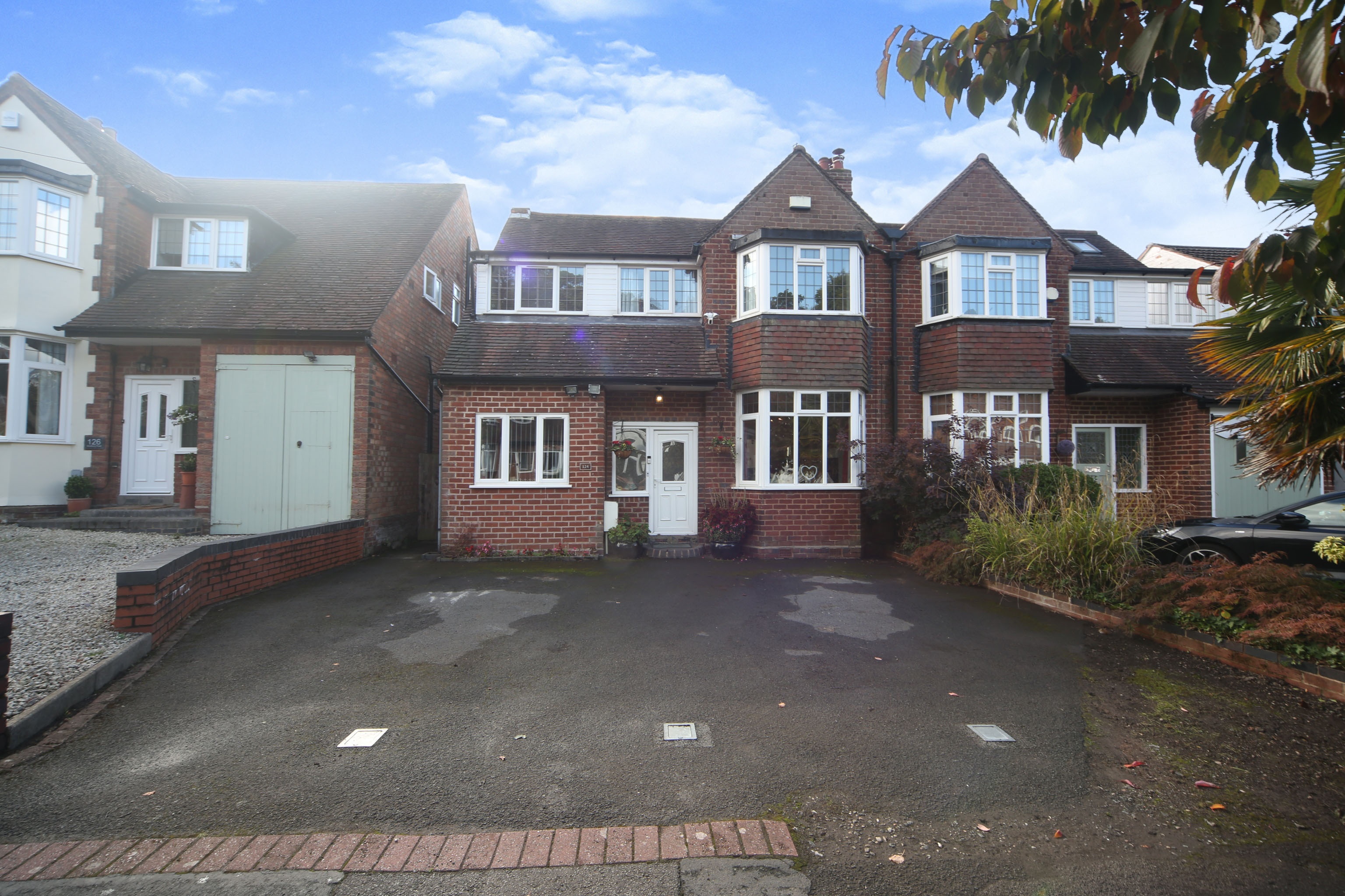 3 bedroom semidetached house for sale in Bradbury Road, Solihull, B92 8AL