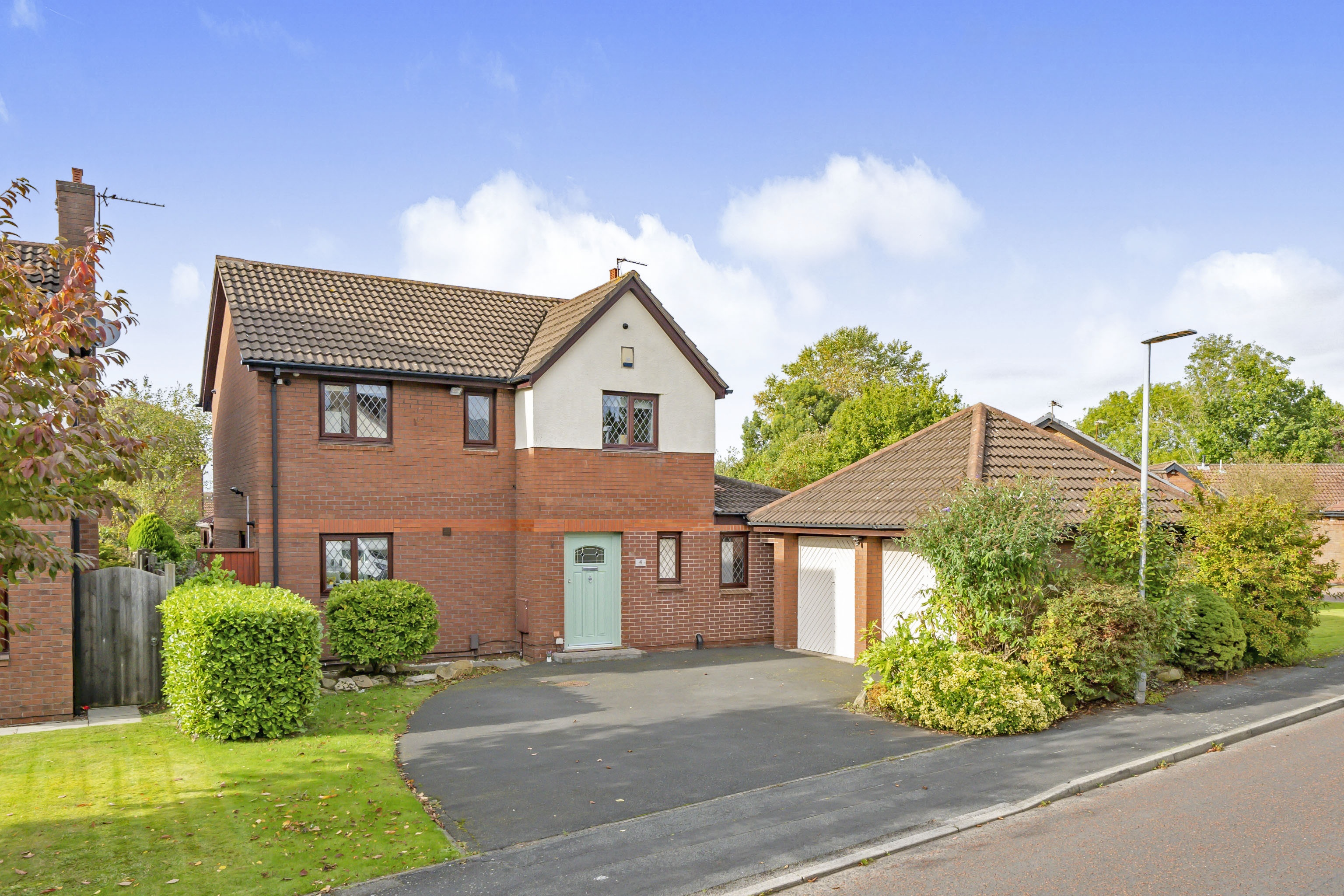 4 bedroom detached house for sale in Parklands, Widnes, WA8 4NQ