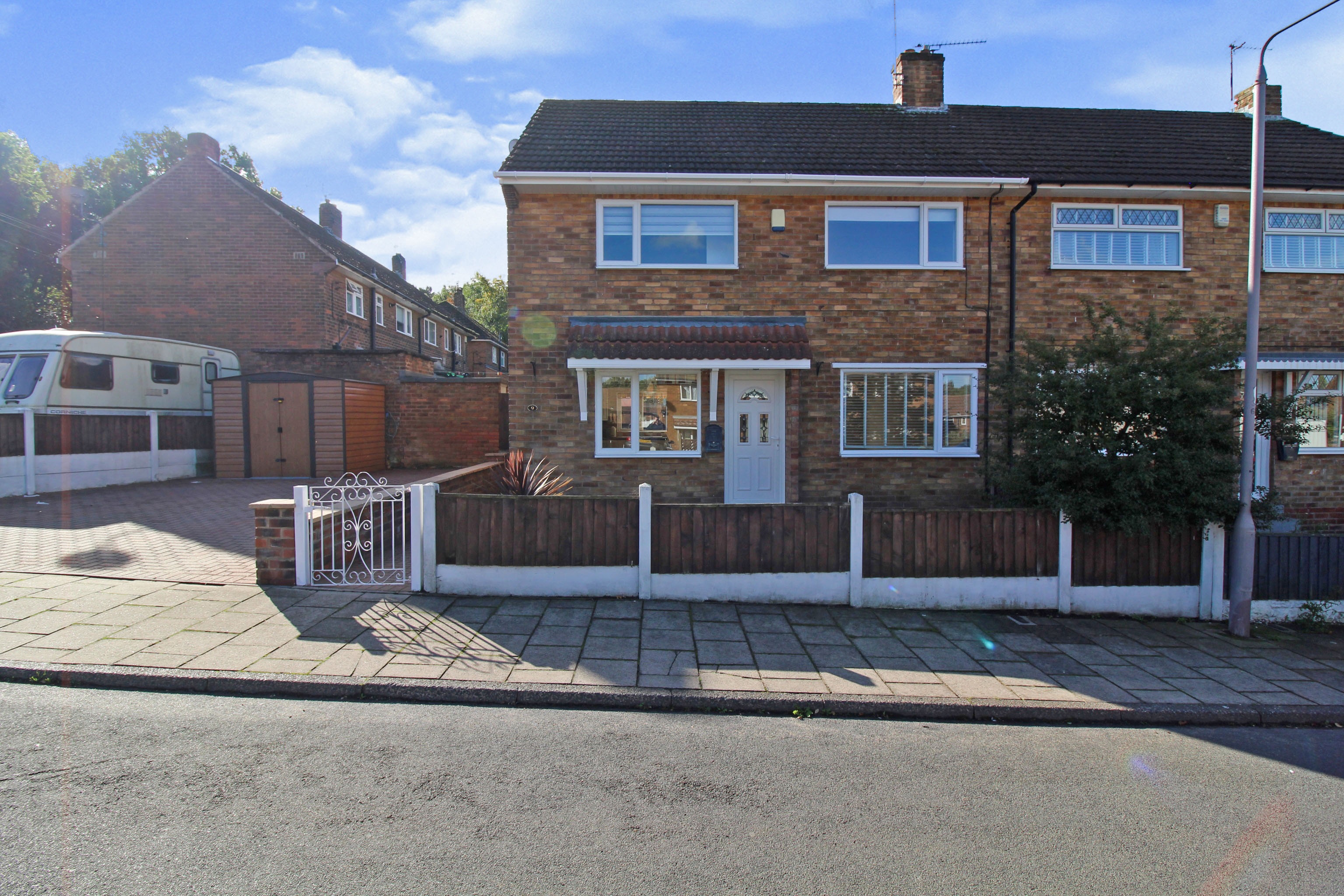 3 bedroom semidetached house for sale in Robin Hood Avenue, Mansfield