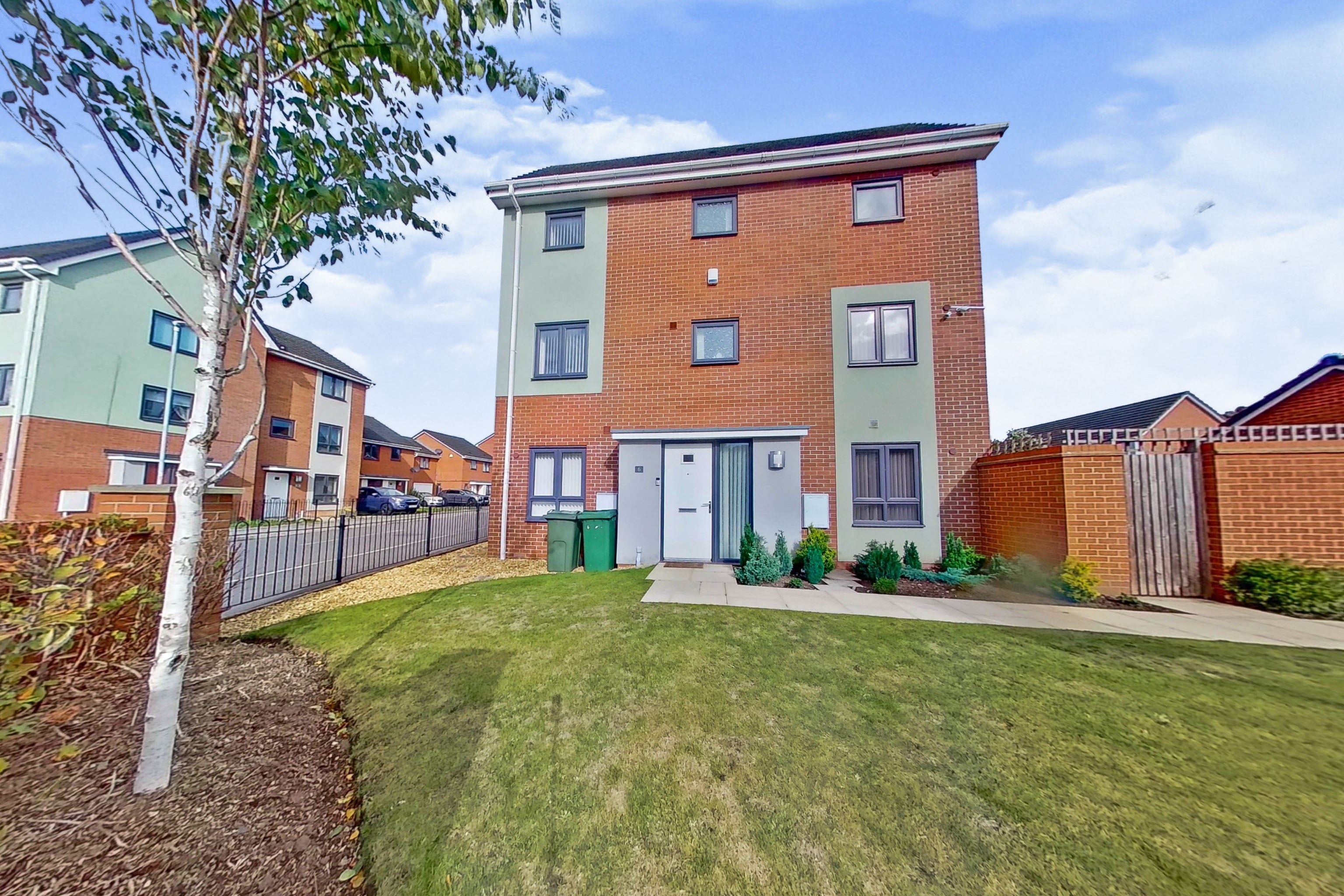 3 bedroom town house for sale in Constantine Way, Bilston, WV14 8GX