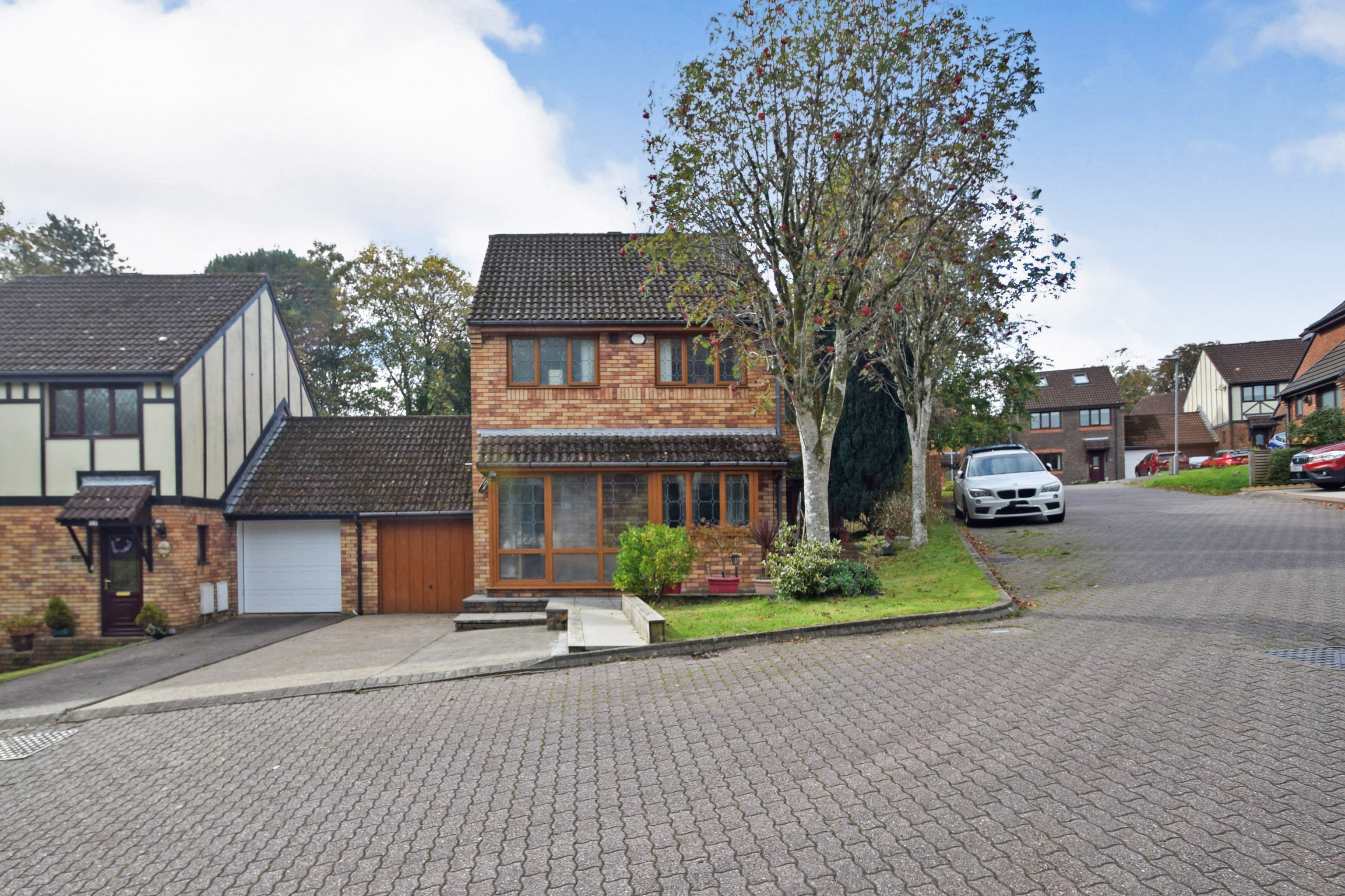 4 bedroom detached house for sale in Gelli Aur, Treboeth, SA5 9DG