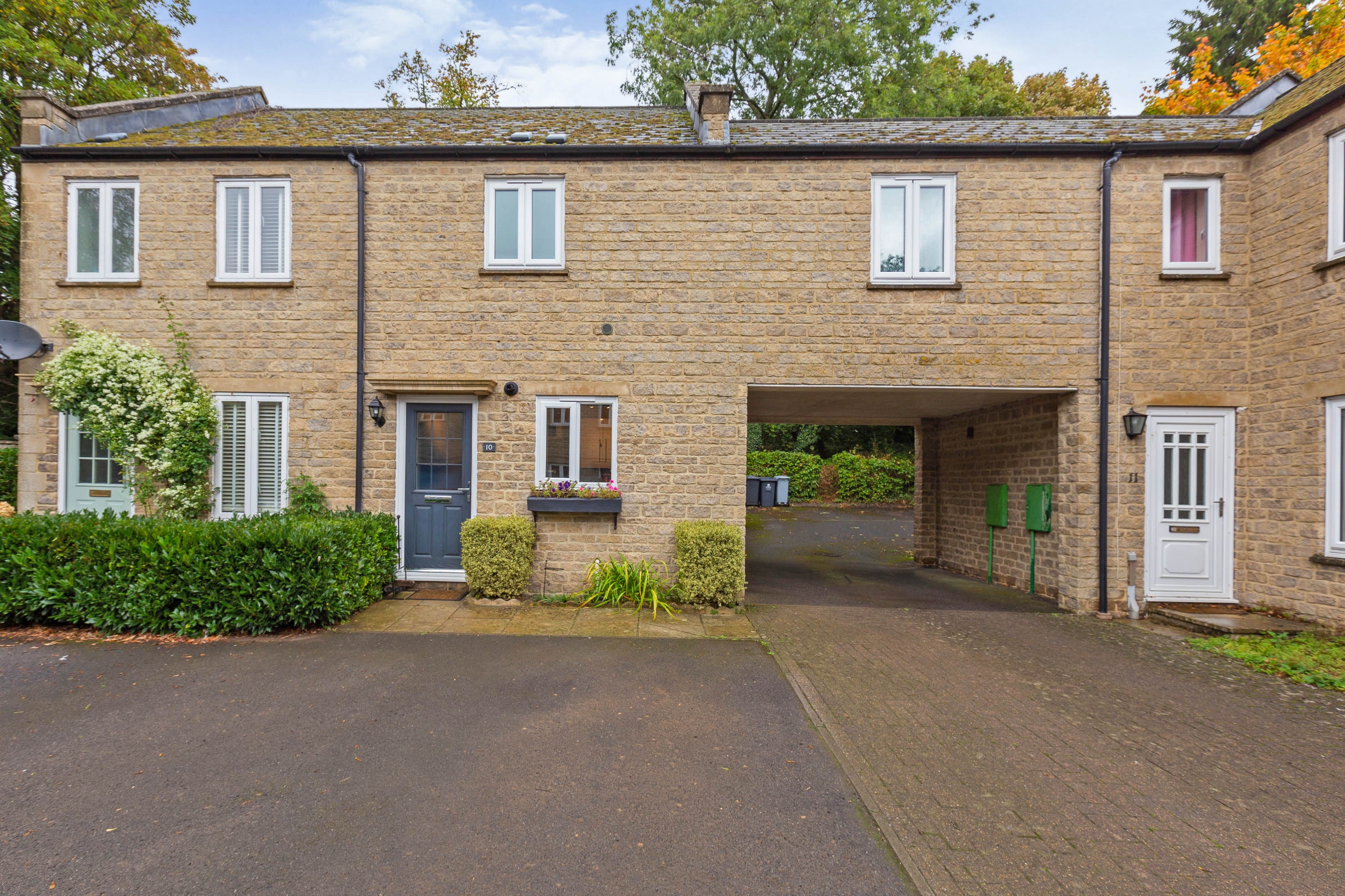 2 bedroom terraced house for sale in Cotshill Gardens, Chipping Norton