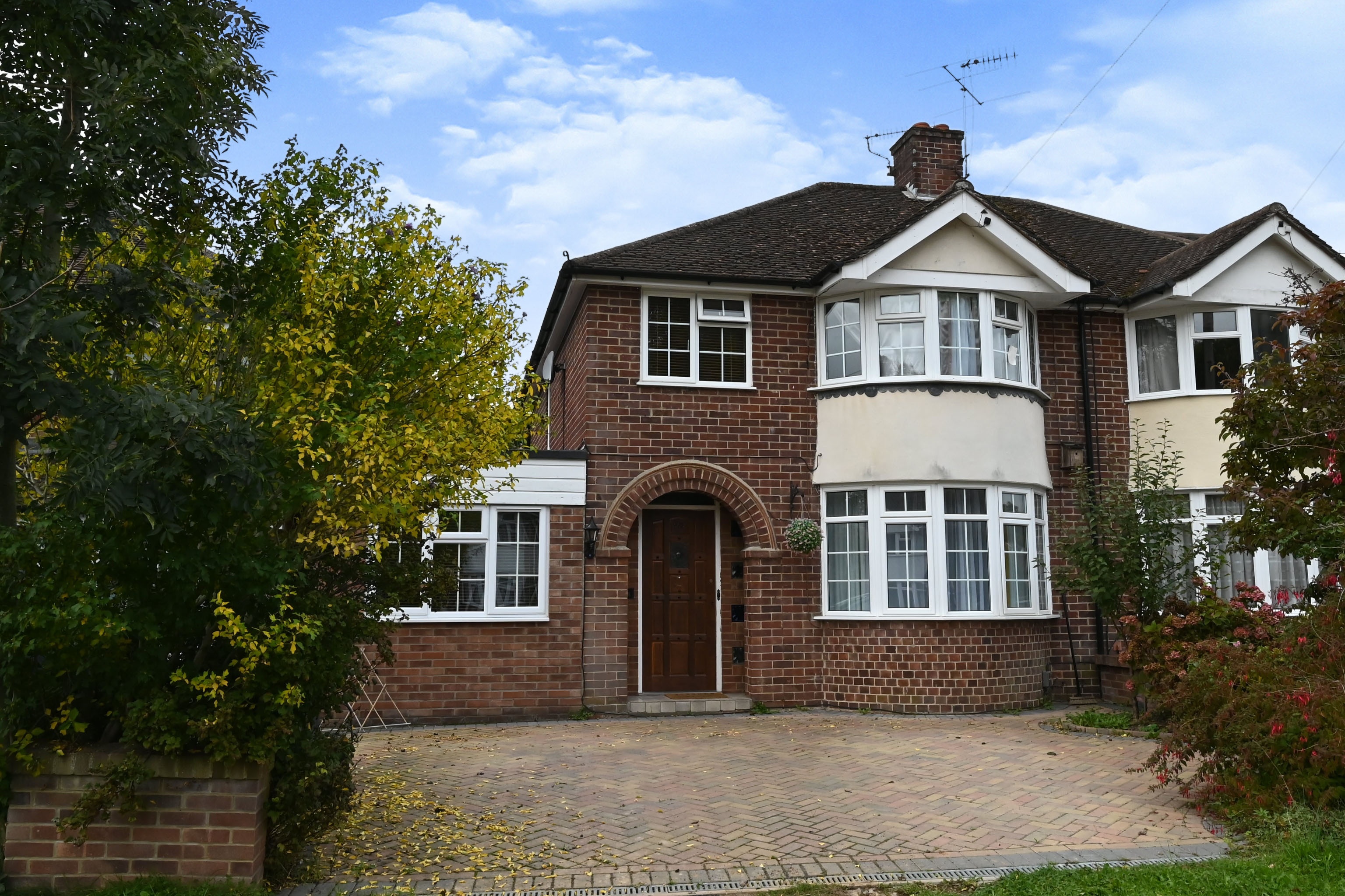 3 bedroom semidetached house for sale in Hemdean Road, Reading, RG4 7QL