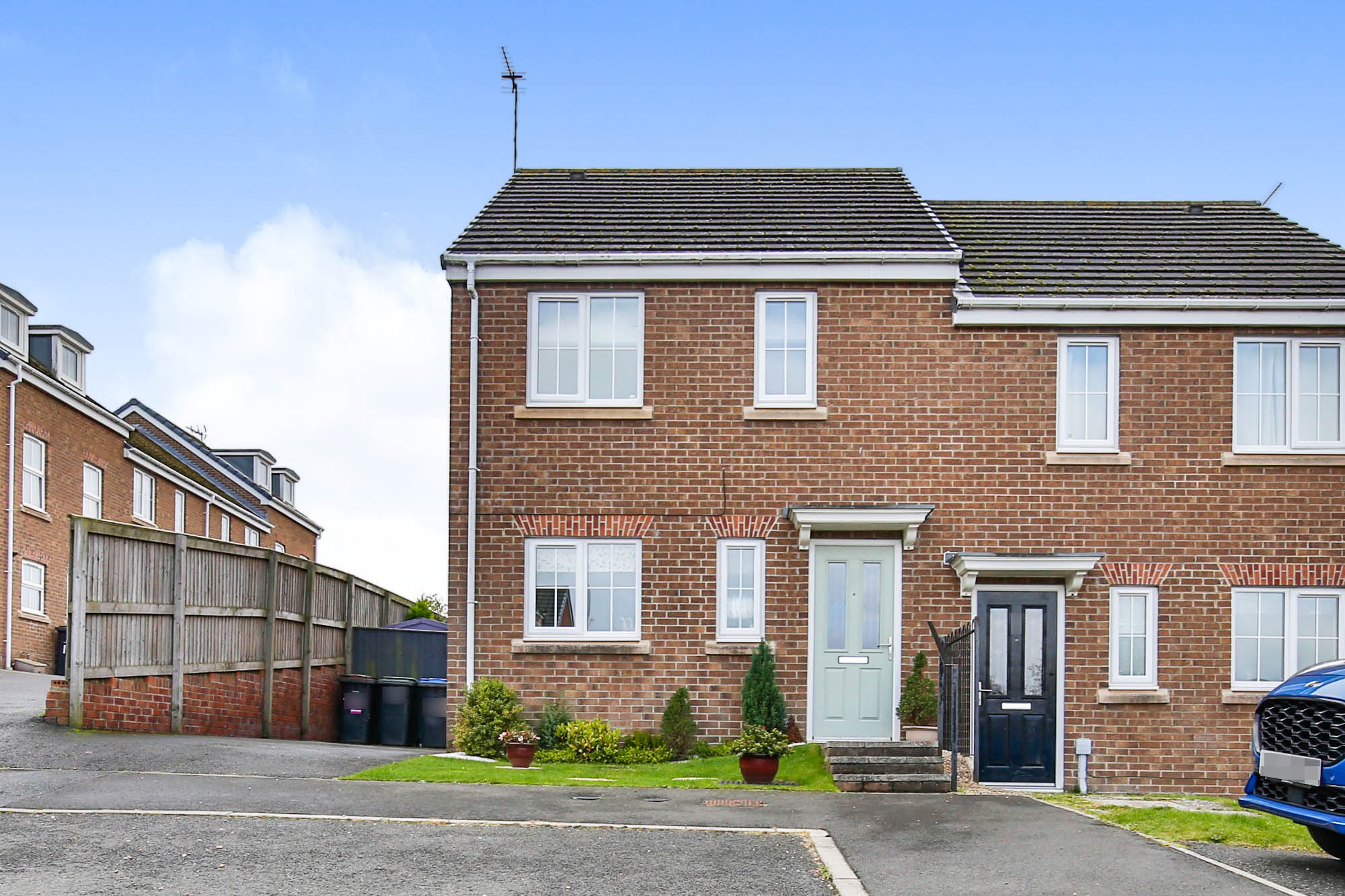 3 bedroom semidetached house for sale in Cleveland Close, Consett, DH8 8HD