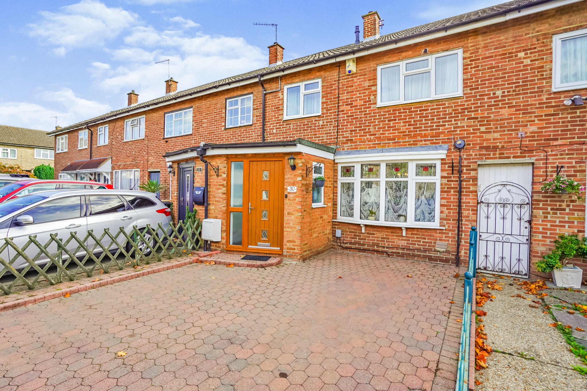 2 bedroom terraced house for sale in Leaf Road, Dunstable, LU5 5JH