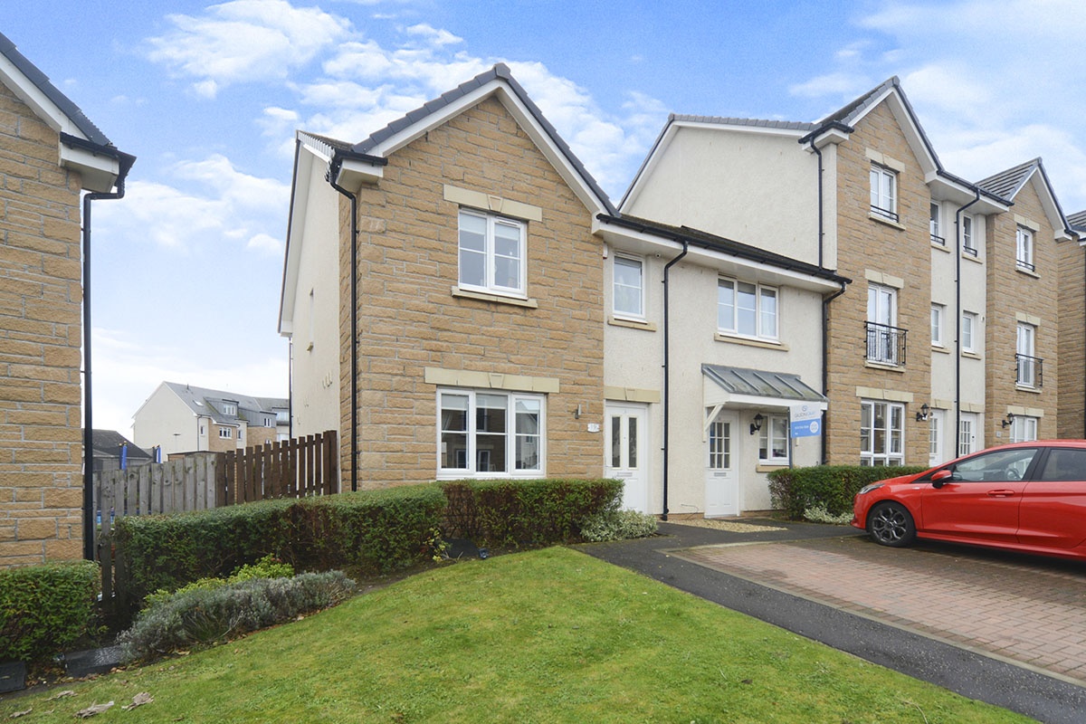 3 bedroom end of terrace house for sale in South Chesters Drive