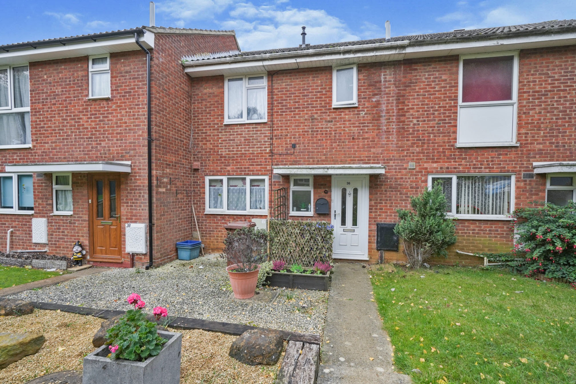 3 bedroom terraced house for sale in Red Poll Close, Banbury, OX16 1UG