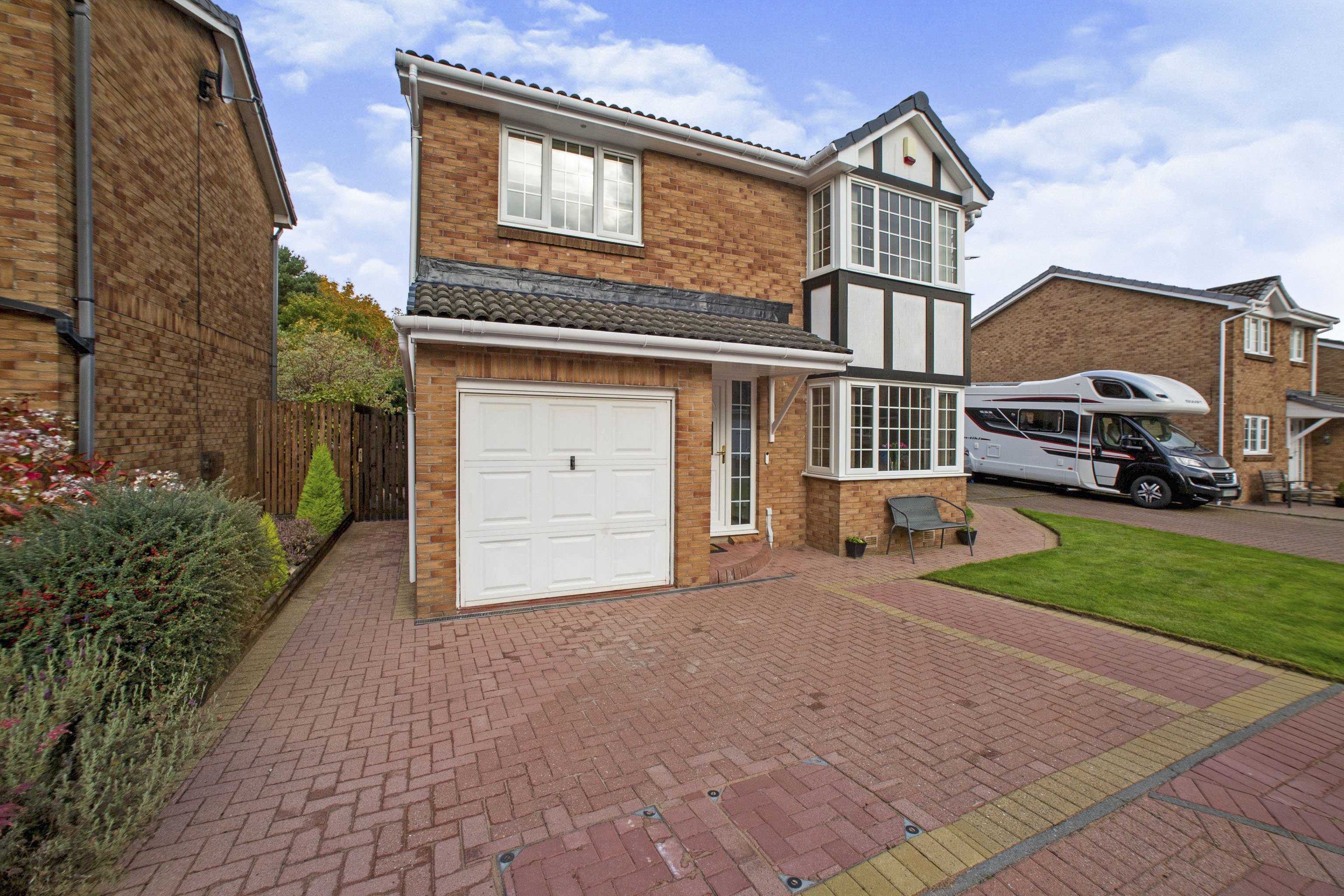 4 bedroom detached house for sale in Martin Brae, Livingston, EH54 6UT