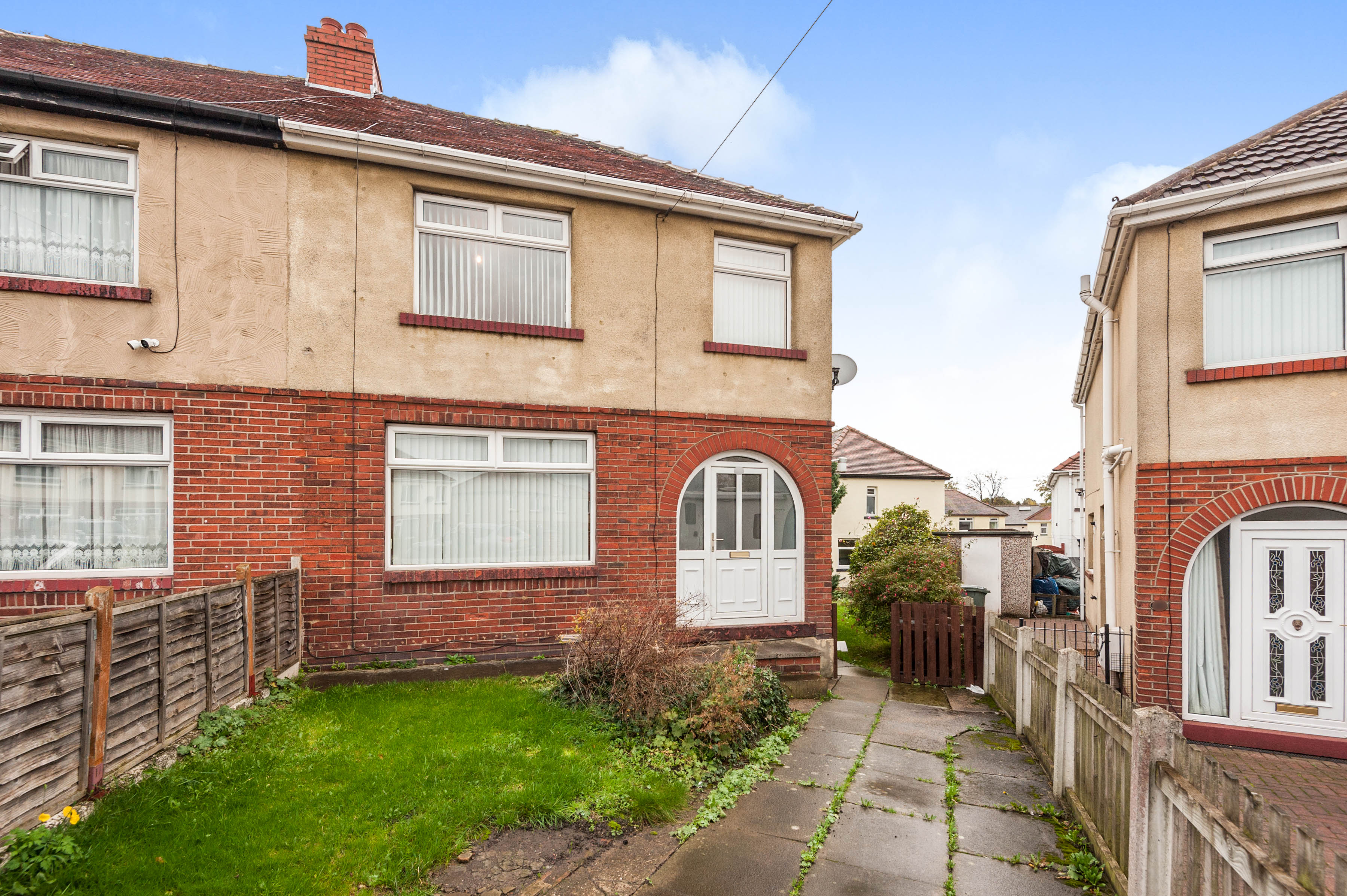 3 bedroom semidetached house for sale in Ash Grove, Cleckheaton, BD19 4SJ