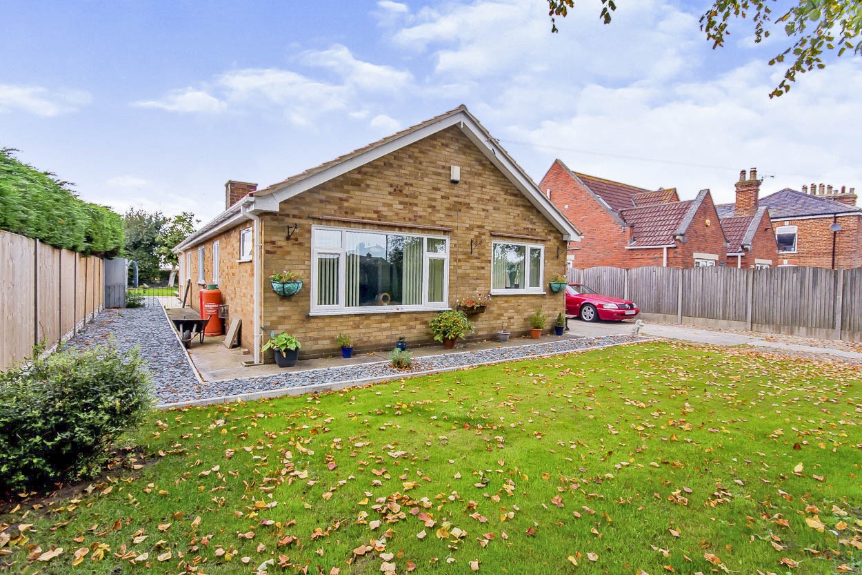 4 bedroom detached bungalow for sale in Thames Street, Hogsthorpe