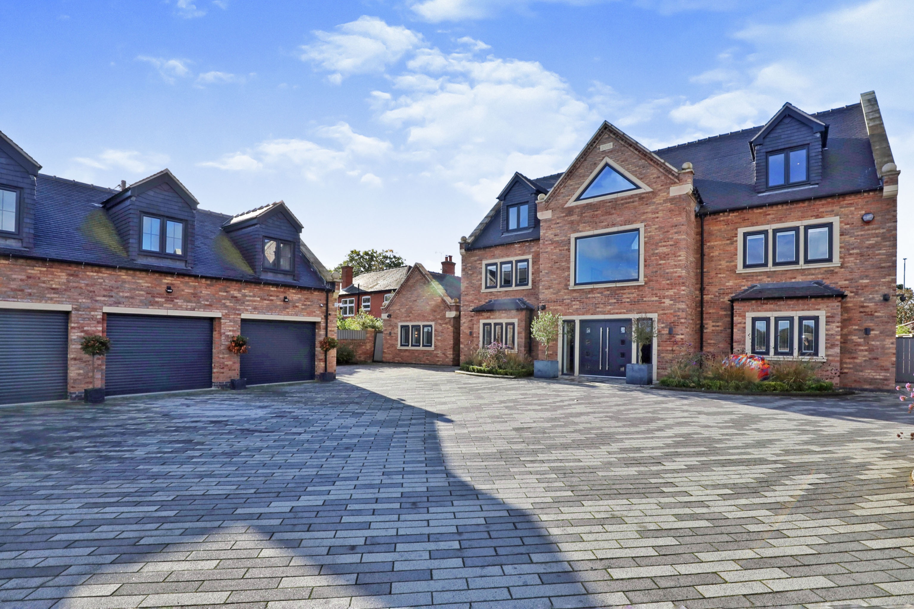 5 bedroom detached house for sale in Rose Meadows, Barnby Moor, DN22 8FN