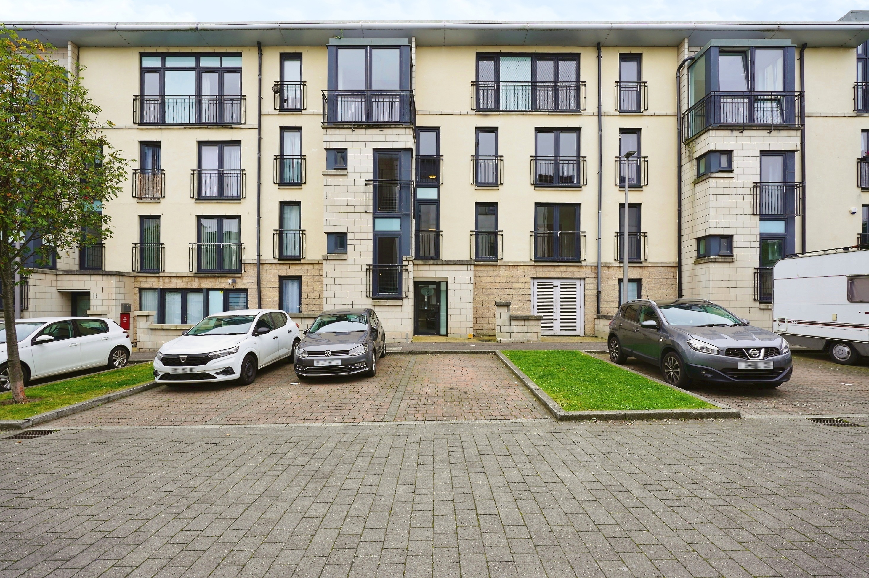 15 Colonsay Close, Edinburgh